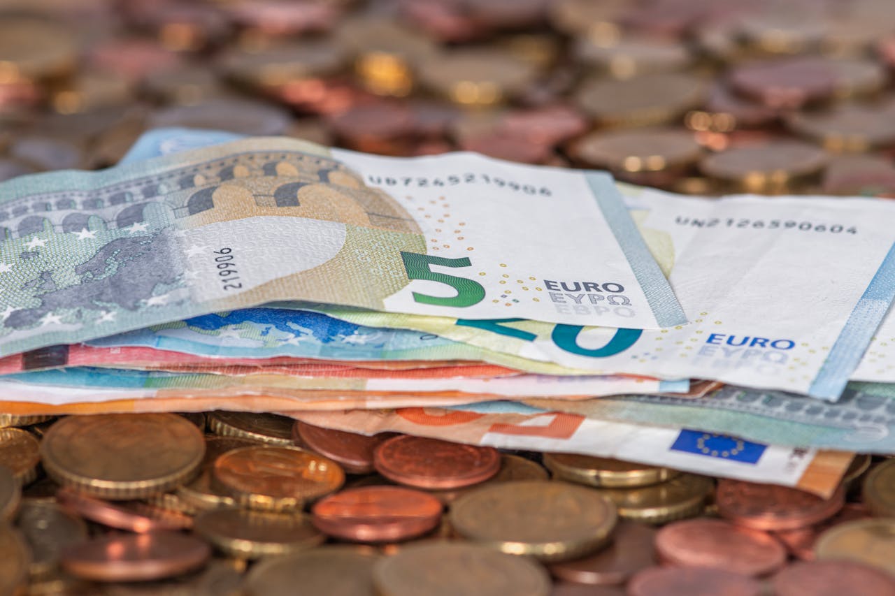 Wie hoch sind die durchschnittlichen Gehälter in Deutschland und wie viel vom Lohn geht für Steuern drauf?